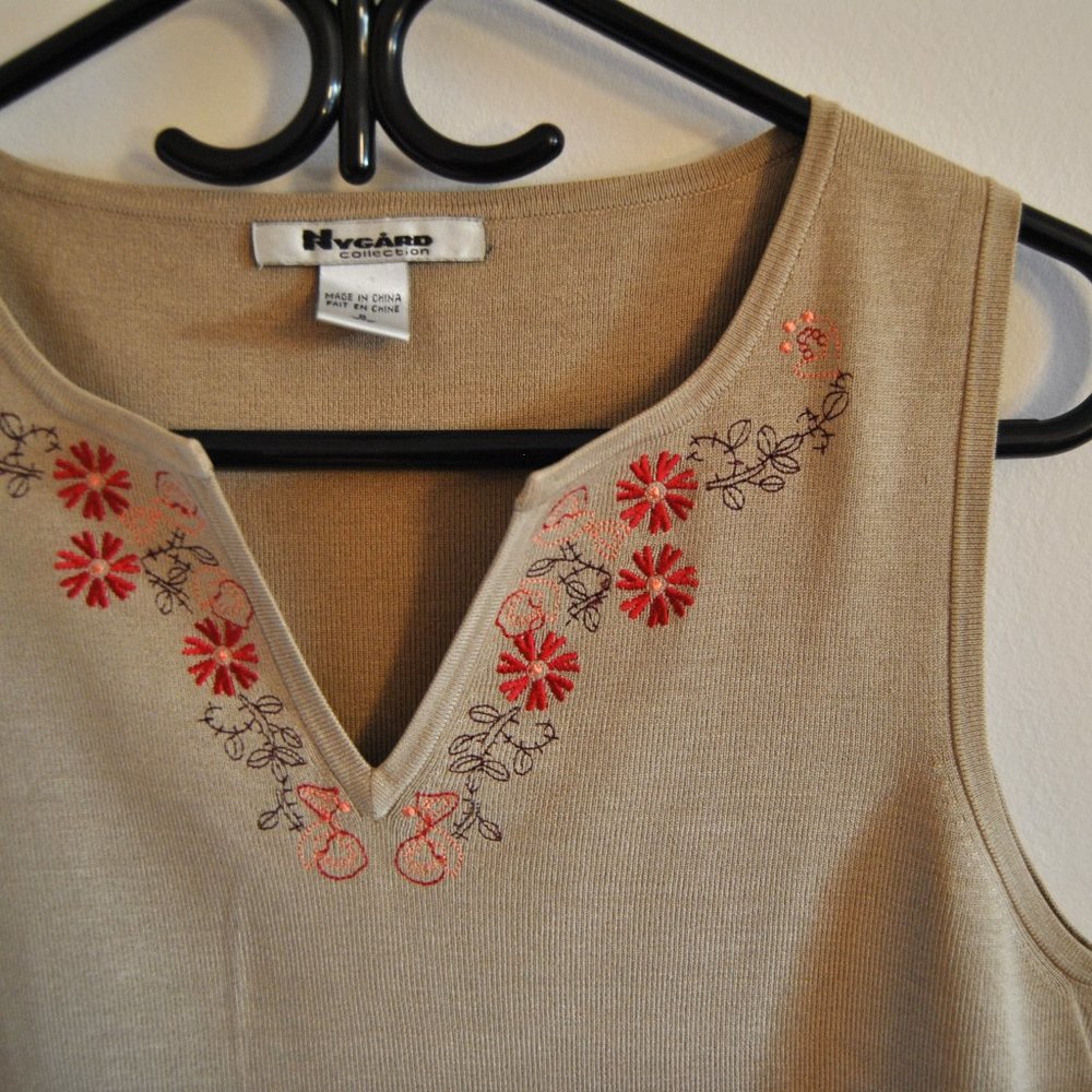 3 / 30$ 🇨🇦 Silk-Blend Sleeveless Top - Size Small